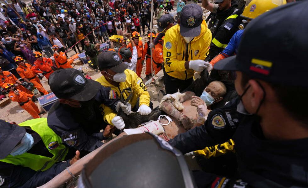 Teams scramble to locate survivors four days after Venezuela quakes