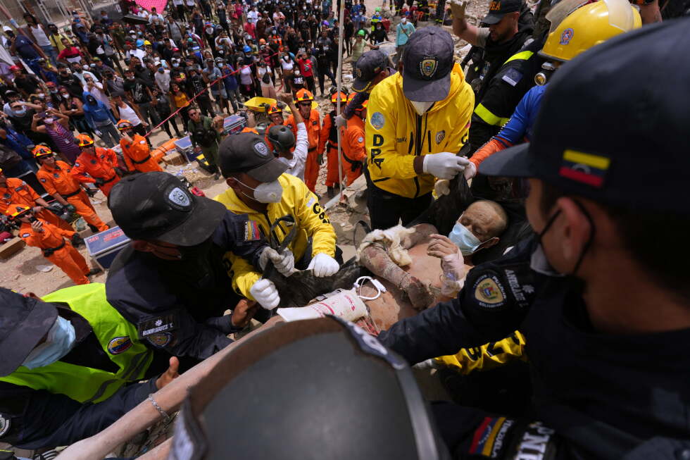 Teams scramble to locate survivors four days after Venezuela quakes