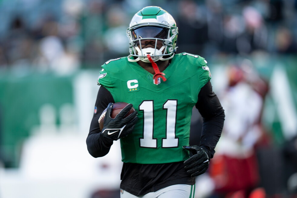 Eagles trade receiver A.J. Brown to Patriots for 1st, 5th-round draft picks