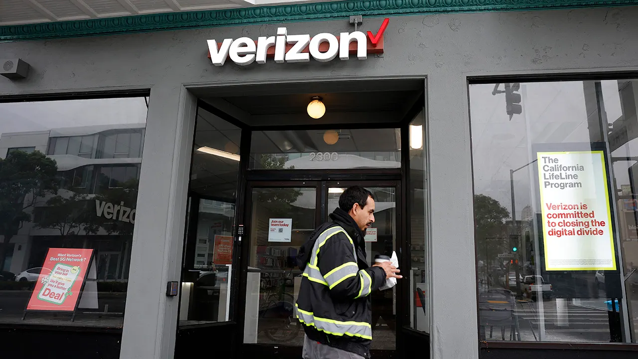 Verizon drops activation and upgrade fees with new simplified plans