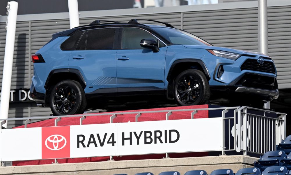 Automakers report mixed U.S. sales results as hybrids drive growth