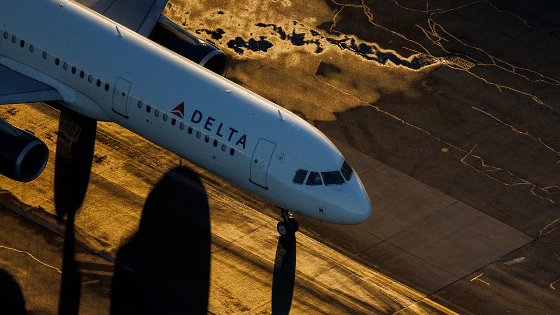Delta launches 'basic business' without lounge access, seat selection