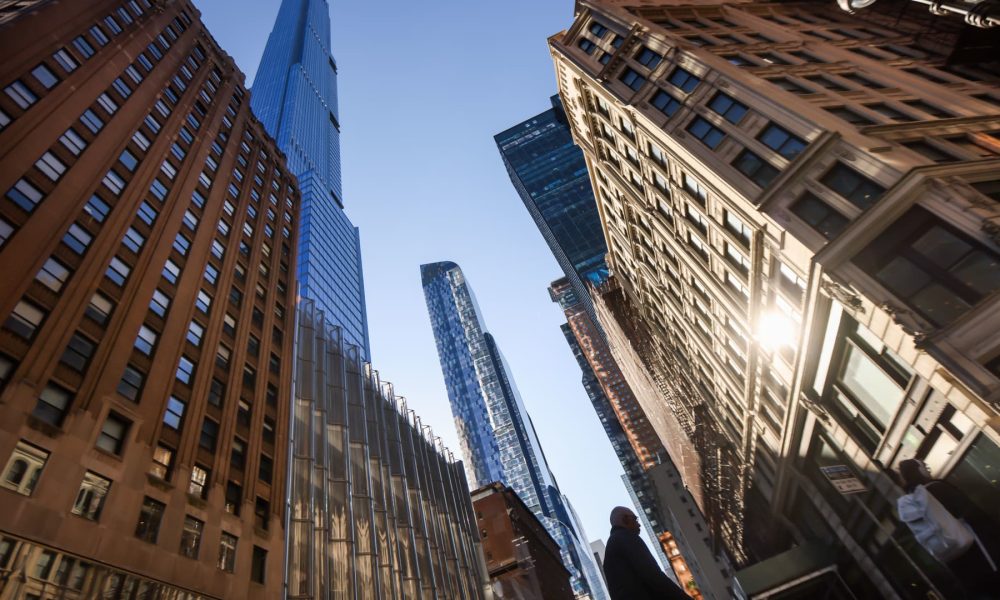 Manhattan luxury real estate sales hold firm