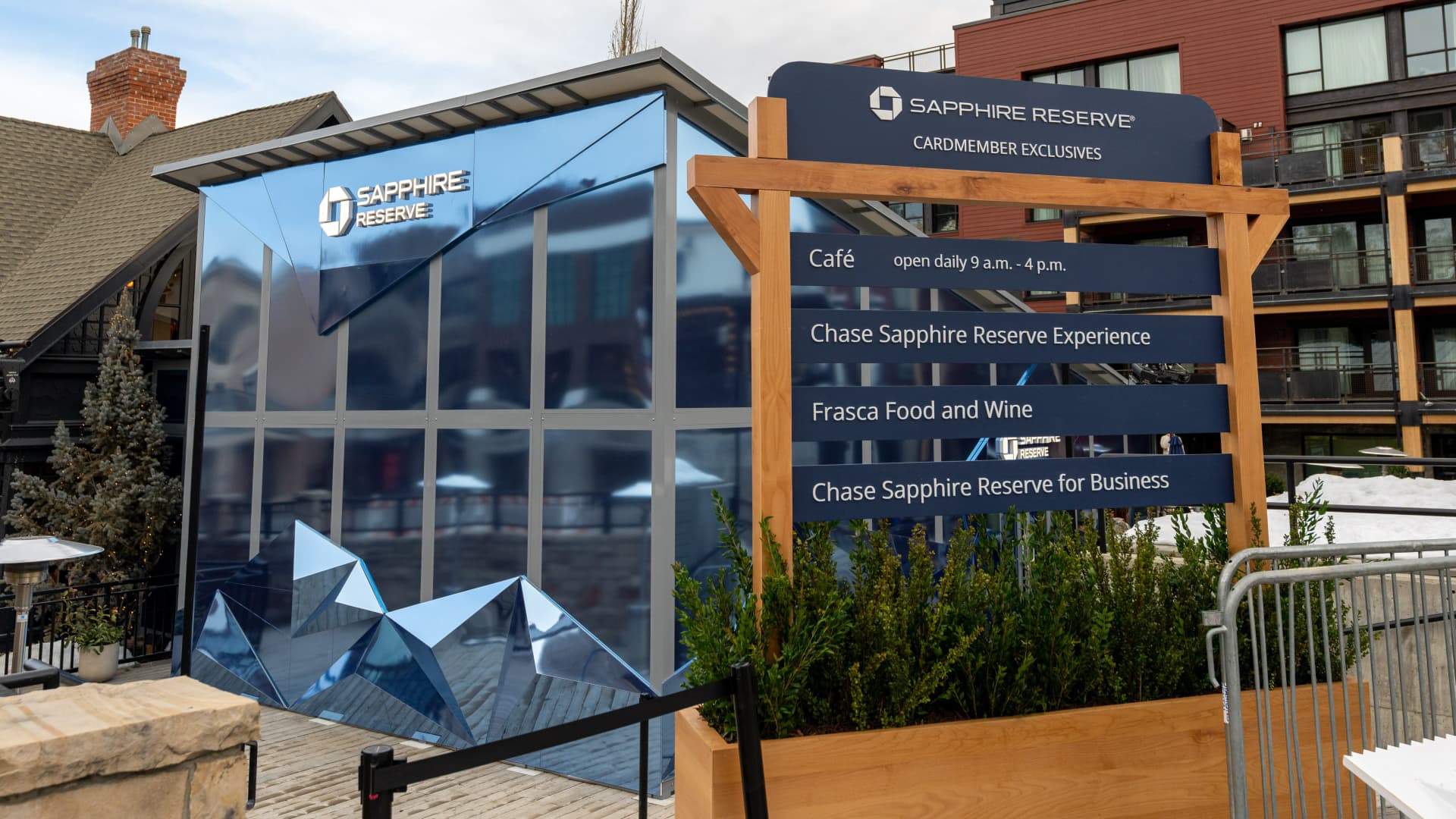 Amex, Chase credit card lounge battle moves beyond the airport