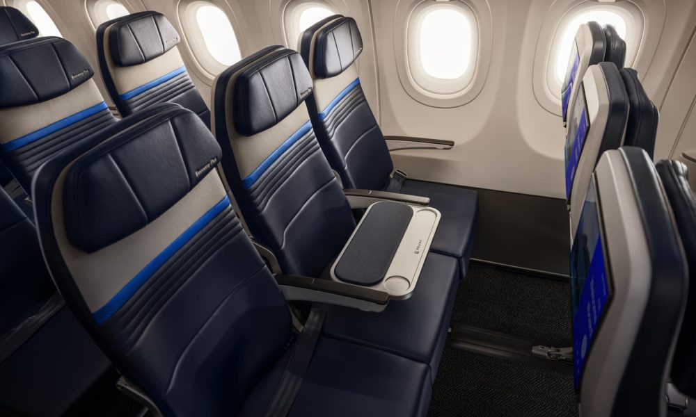 United Airlines to charge more for an empty middle seat