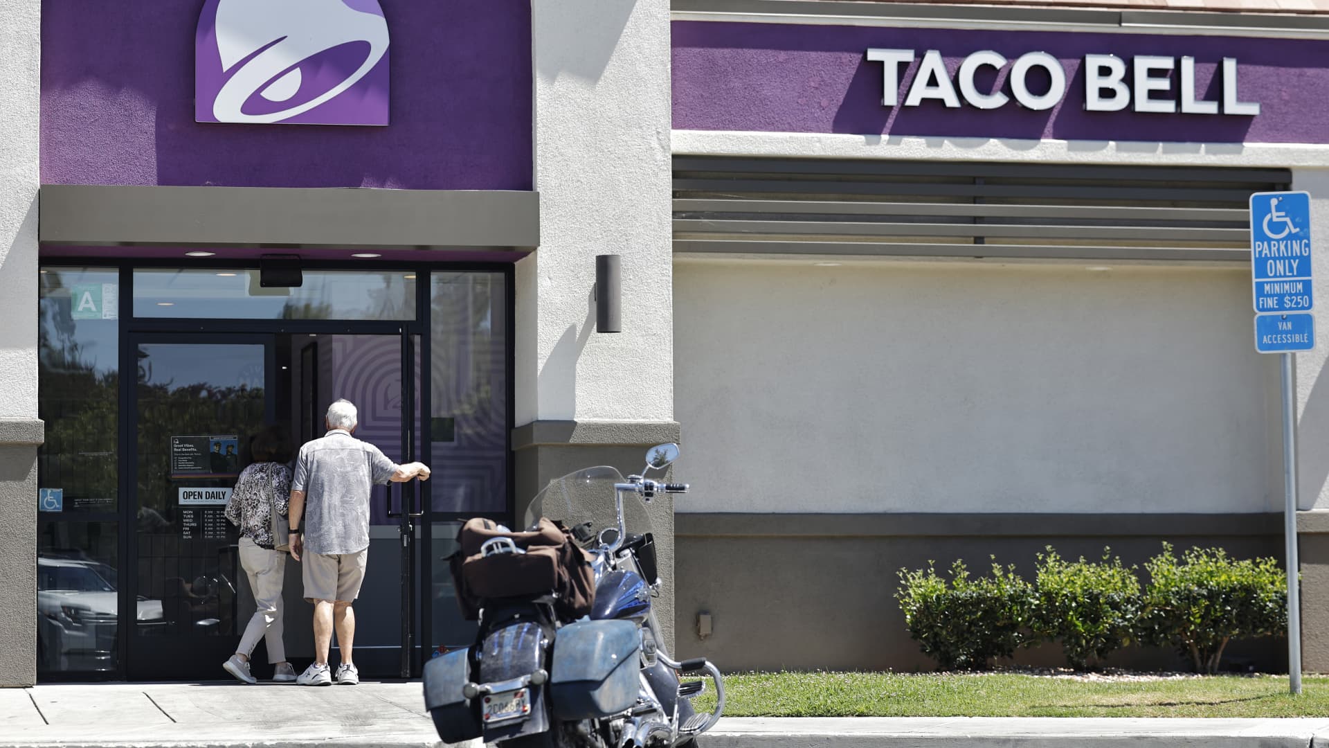 Cyclosporiasis outbreak linked to Taco Bell may not have major impact