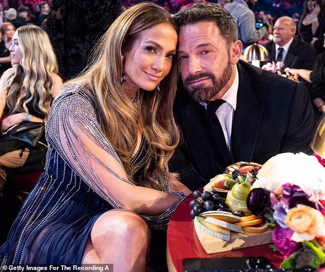 Jennifer Lopez remains saddled with the $61 million Los Angeles mansion she and Ben Affleck acquired as their marital home