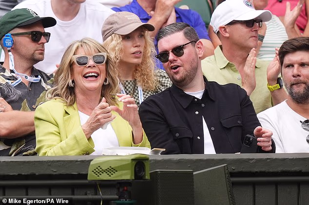 Dressed in a lime green blazer and oversized sunglasses, Ruth appeared entirely at ease as she settled into her seat beside her former stepson, leaning in to chat with him before dissolving into fits of laughter