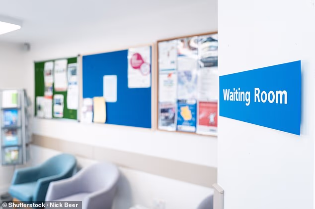 GP practices should consider closing or relocating if indoor temperatures reach 30C, health leaders have advised