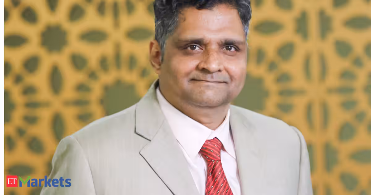 UTI AMC's V Srivatsa warns against midcap valuation, says risk-reward better in largecaps