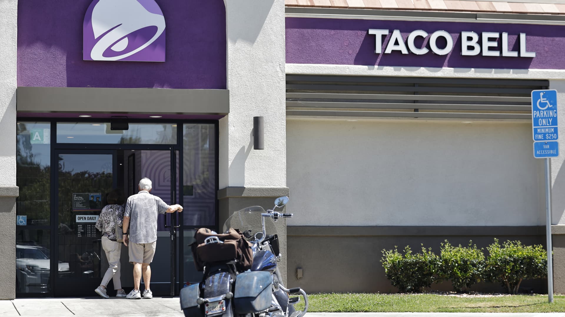 Cyclospora outbreak tied to Taco Bell amid Yum Brands earnings
