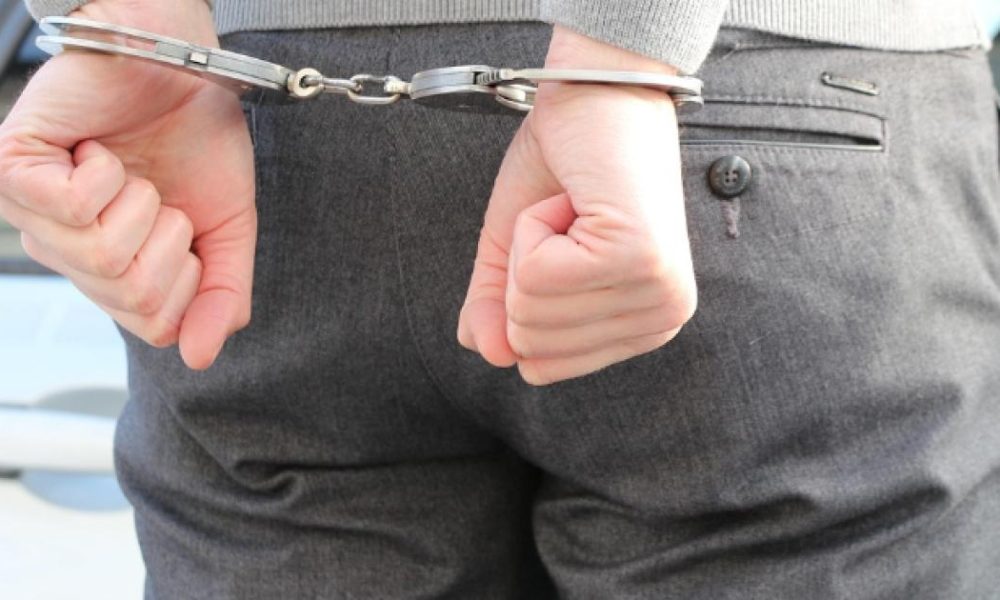 Woman arrested for 'robbery and theft' from shop in Goole