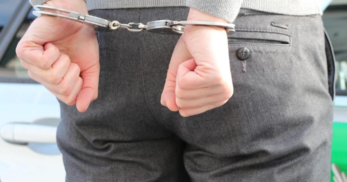 Woman arrested for 'robbery and theft' from shop in Goole