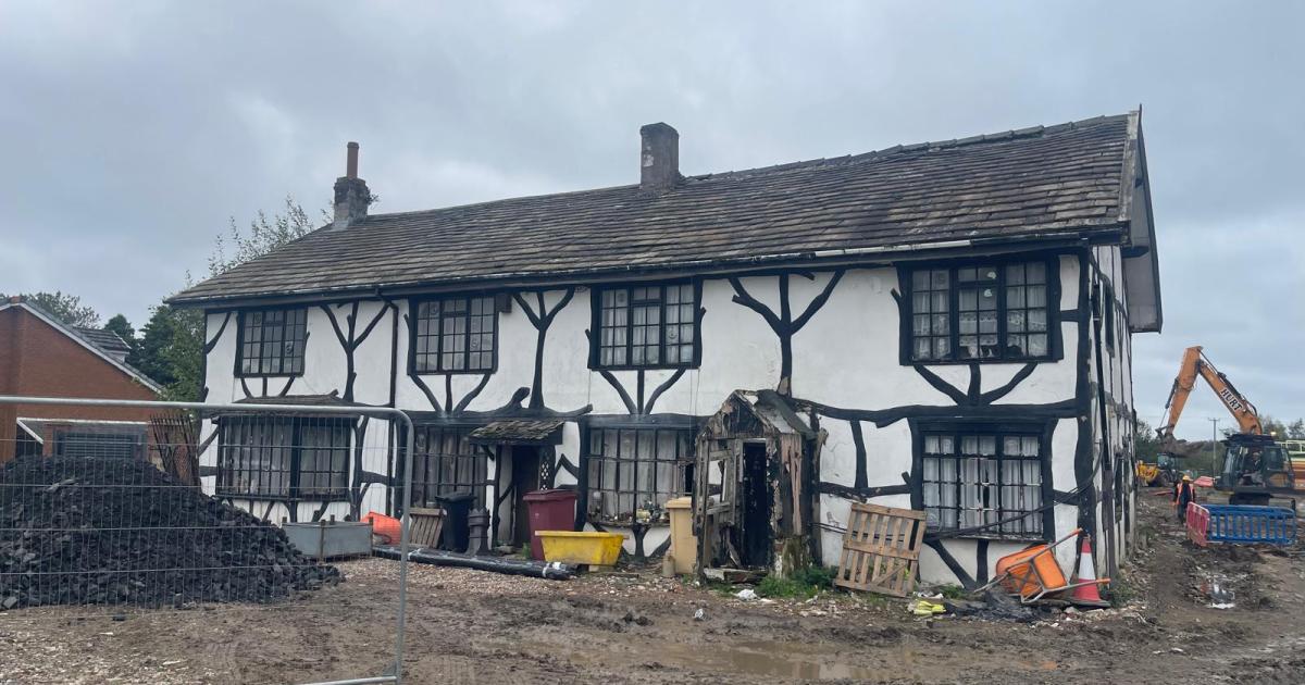 Westhoughton Council discuss plan to change Tudor house to red brick