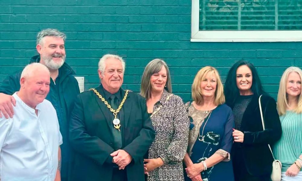 Hebburn honours comedian Terry Joyce with blue plaque