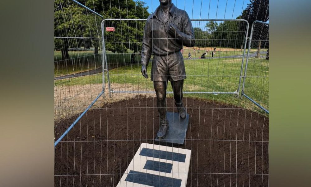 Cricket legend Boycott welcome's Clough statue's return