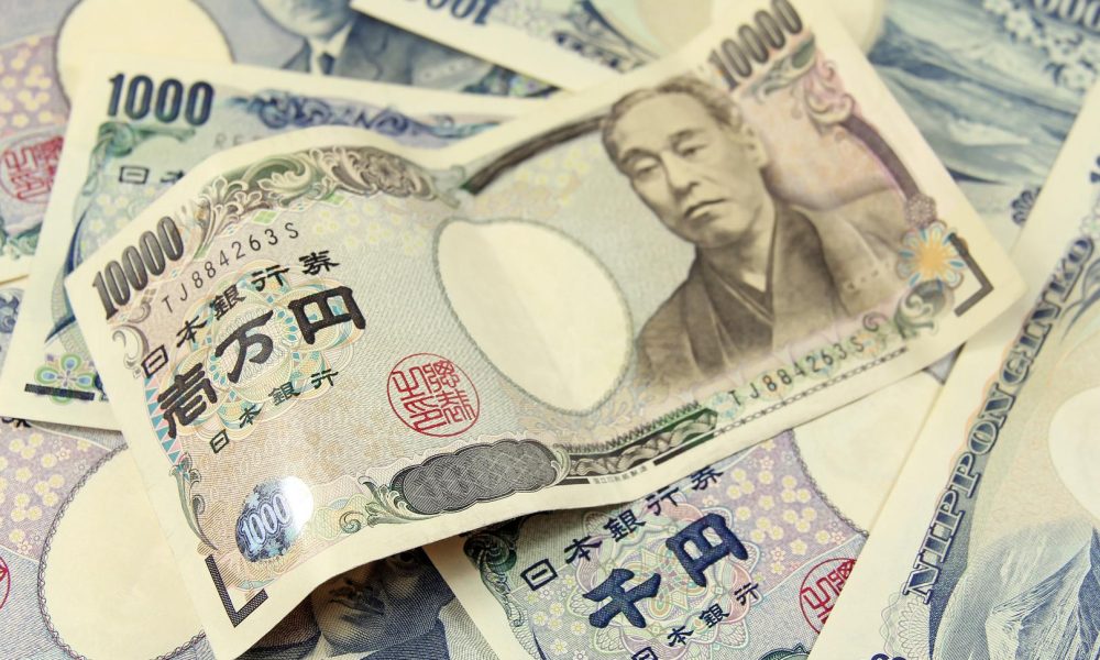 Bitcoin at $66,300 as yen hits a 40-year low against dollar