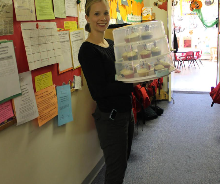 The author delivering allergy-friendly cupcakes to her son's preschool class in 2015.