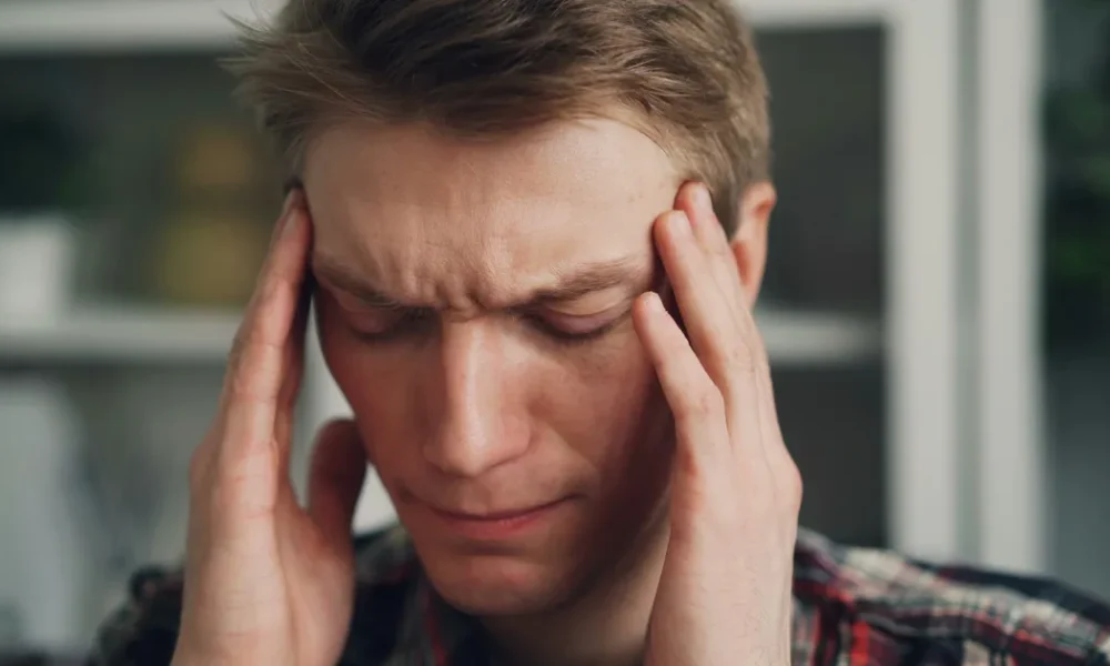 5 Headache Symptoms A Neurologist Would Never Ignore