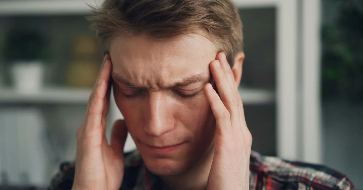 5 Headache Symptoms A Neurologist Would Never Ignore