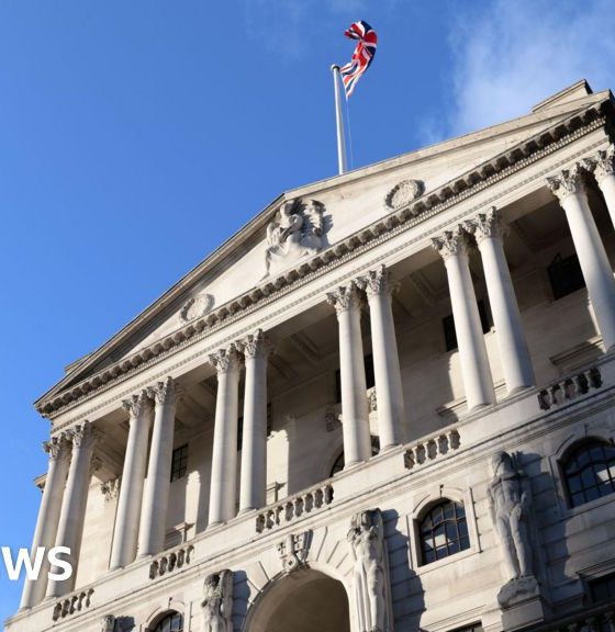 The front of the Bank of England building - a triangular roof is held up by multiple columns, and there is an arched entrance