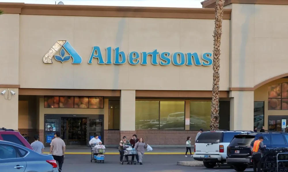 Albertsons cuts outlook as ‘cautious consumer’ pressures grocery sales
