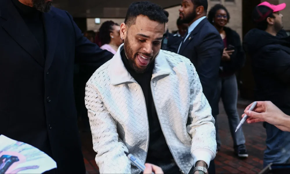 Chris Brown Chris Brown meet & greet Chris Brown fans meet & greet Chris Brown Chris Brown fan photograph Chris Brown fan reactions