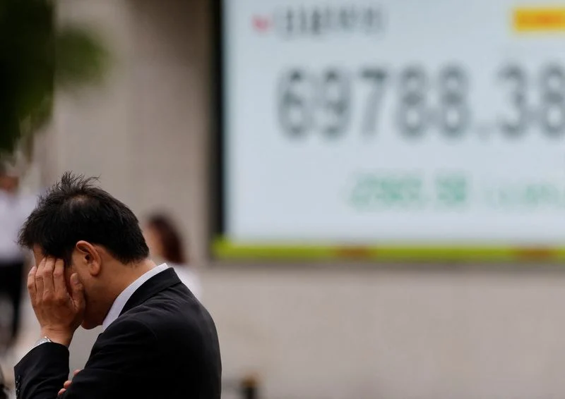 Dollar eases as yen gains ahead of US payrolls, chipmaker stocks struggle