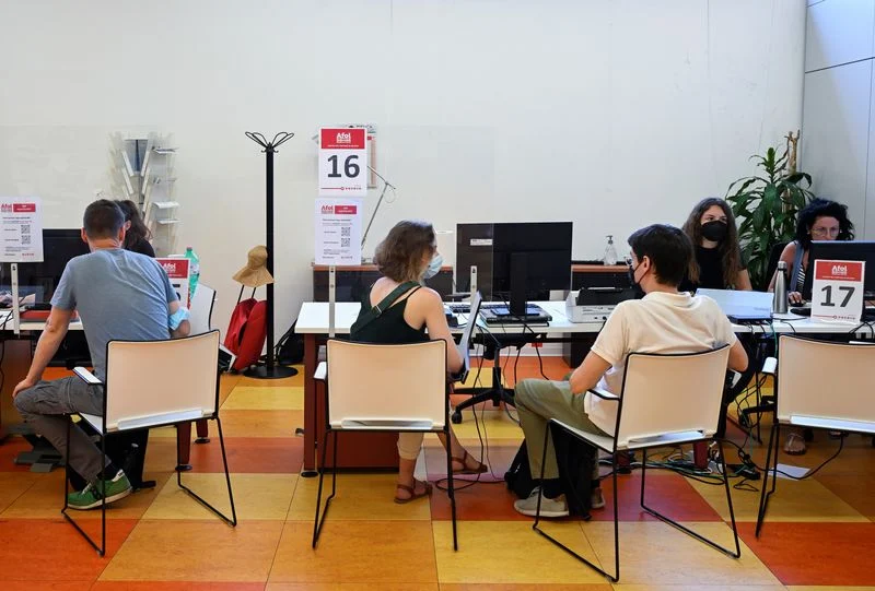 Italy May jobless rate edges down to 5%, but 22,000 jobs lost