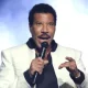 Lionel Richie Says He Attempted to Bribe Plane Pilot to Avoid Canceling Recent Gig