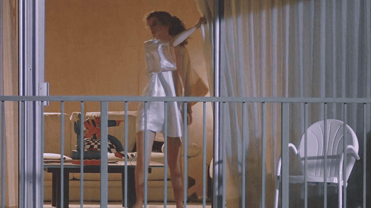 Raunchy, R-Rated 90s Crime Comedy Proves Why Hiding A Body Should Be Left To The Pros