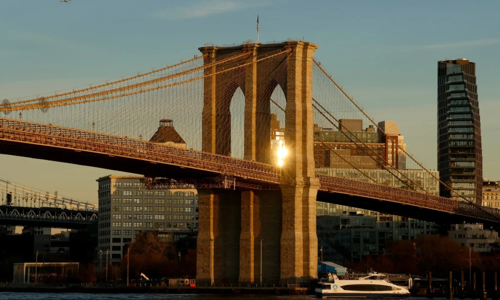 NYPD rescues woman NYPD Brooklyn Bridge NYPD woman woman Brooklyn Bridge NYPD rescues woman Brooklyn Bridge
