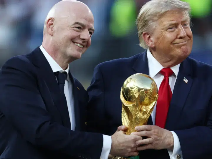 Infantino and Trump holding the FIFA World Cup