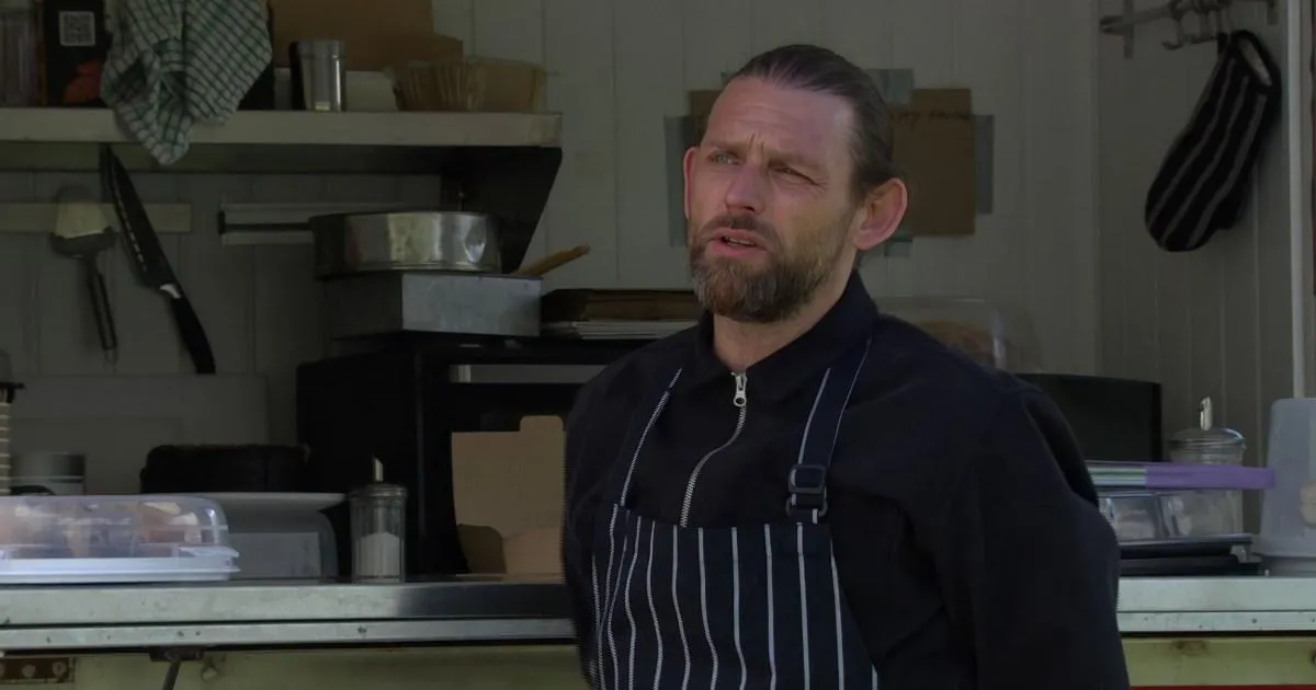 Kev reveals Serena's identity to a stunned Robert in Emmerdale | Soaps