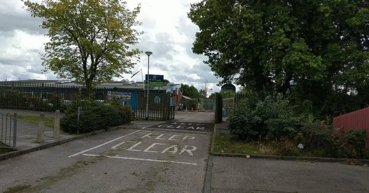 School apologises after allowing staff to use OnlyFans 'with caution' | News UK