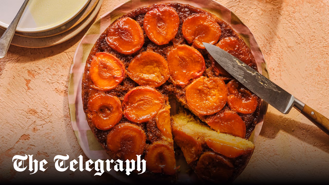 Upside-down apricot, cornmeal and lime cake