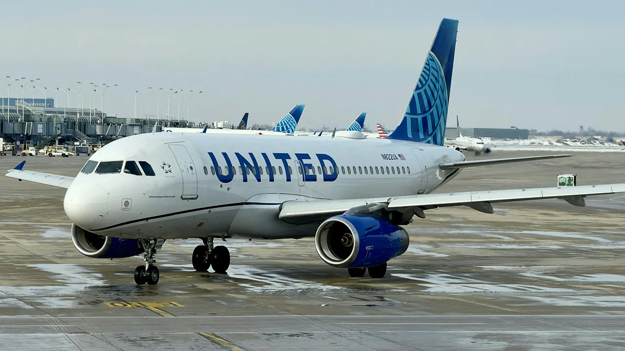 United Airlines must face lawsuit over 'windowless' window seats