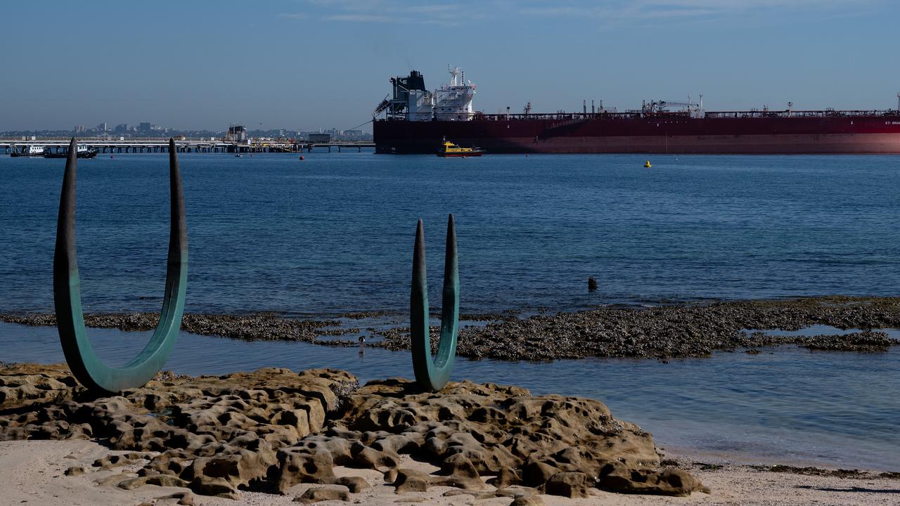 Oil slips, shares surge as Persian Gulf conflict pauses