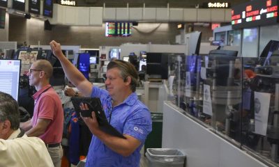 Wall St falls as investors focus on Iran and earnings