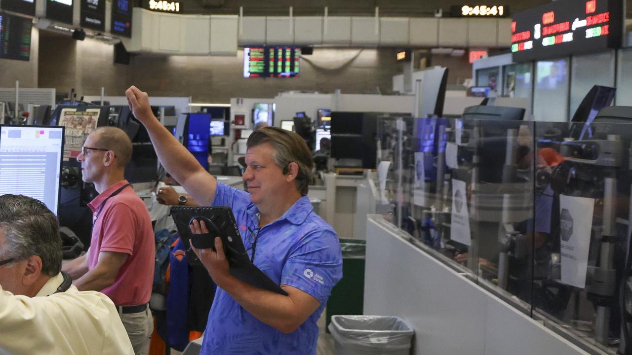 Wall St falls as investors focus on Iran and earnings