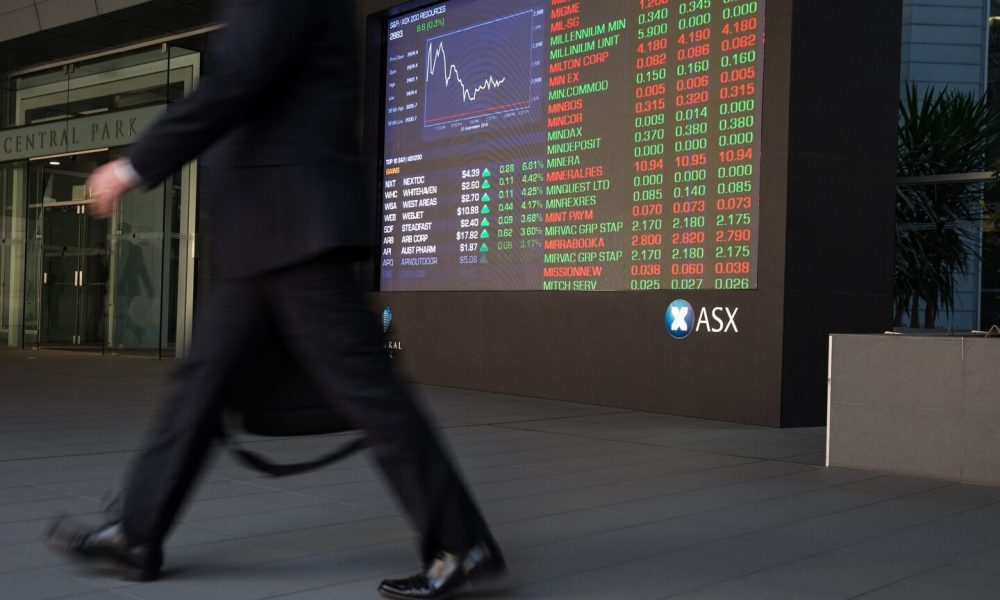 Australian shares tread water as traders weigh conflict