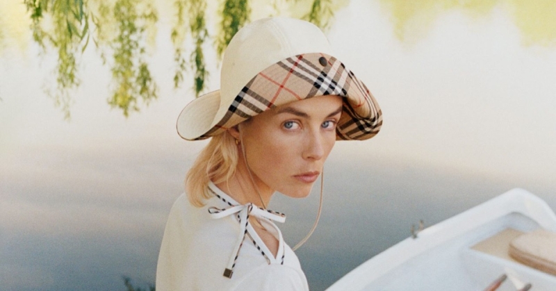 Burberry escape countryside 2026