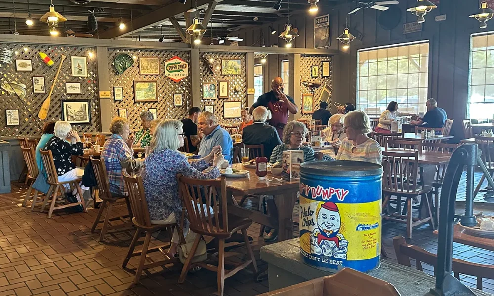 Cracker Barrel CEO to step down