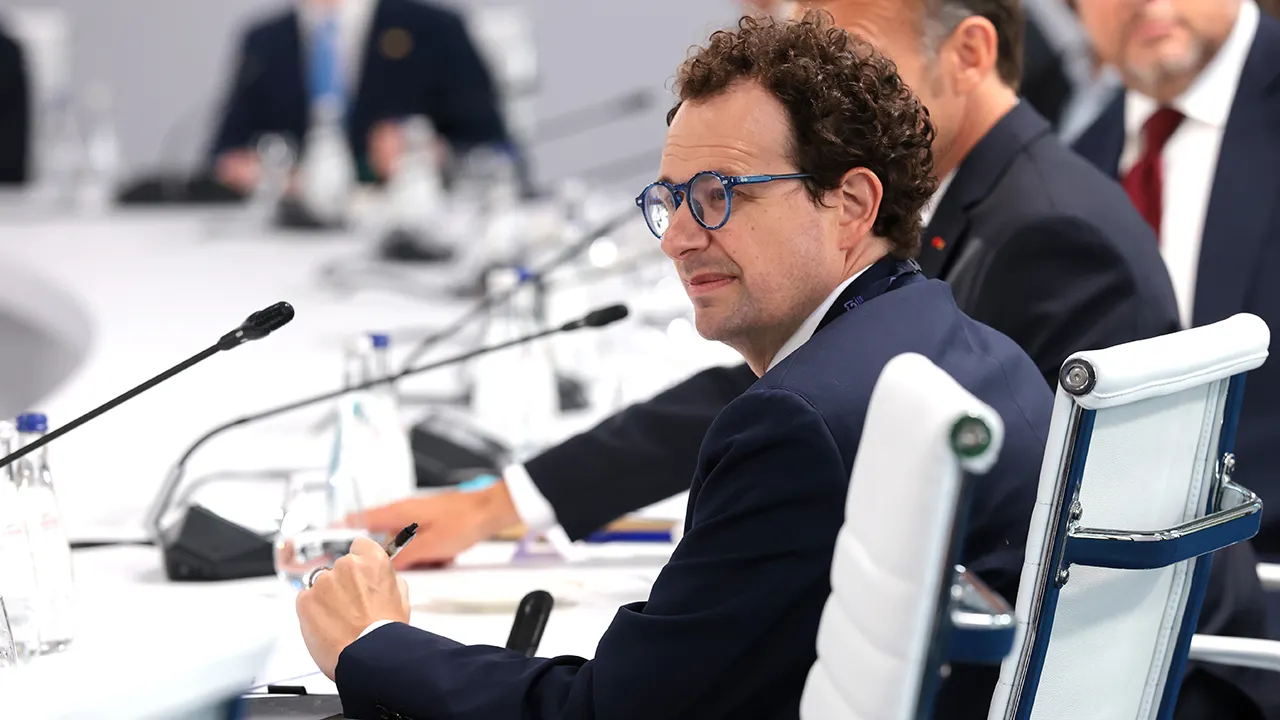 Anthropic absent from open AI alliance letter, Amodei denies ban push