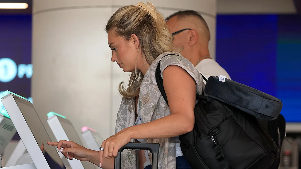 Delta Air Lines says higher fares will hold even if fuel costs drop