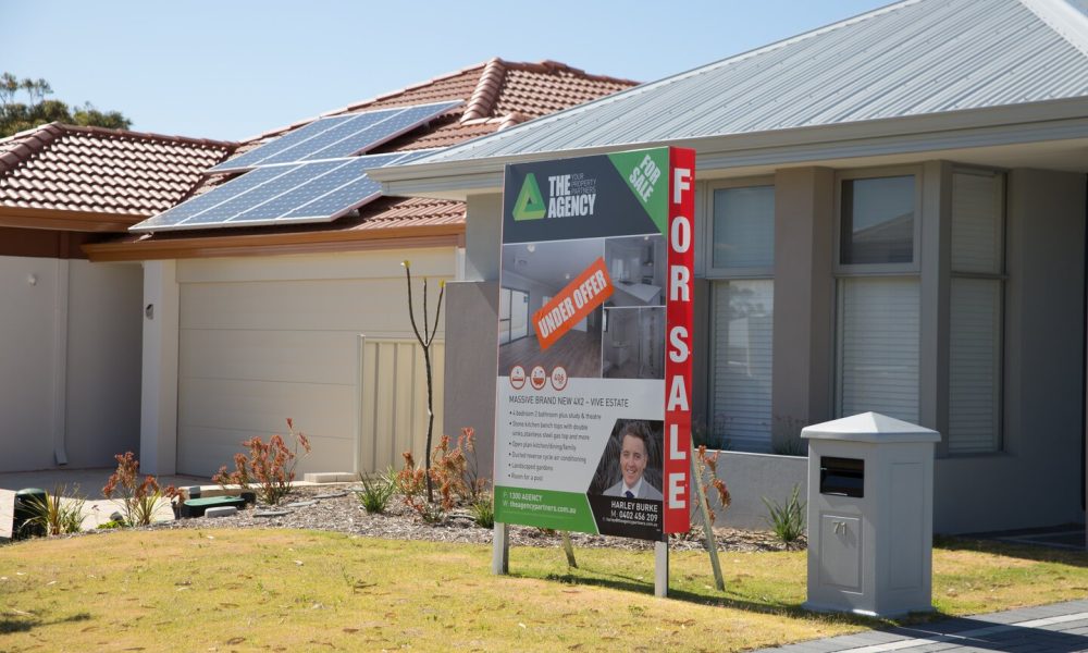 Home sellers shy away from auctions as demand dips