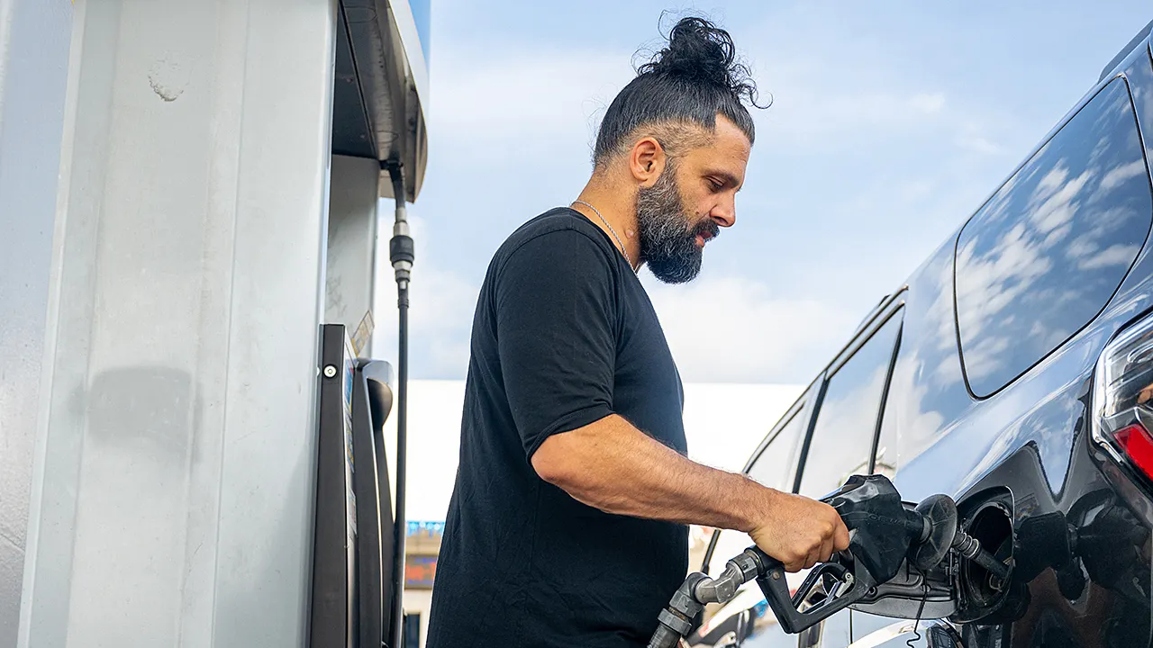 White House presses gas stations for consumer price relief