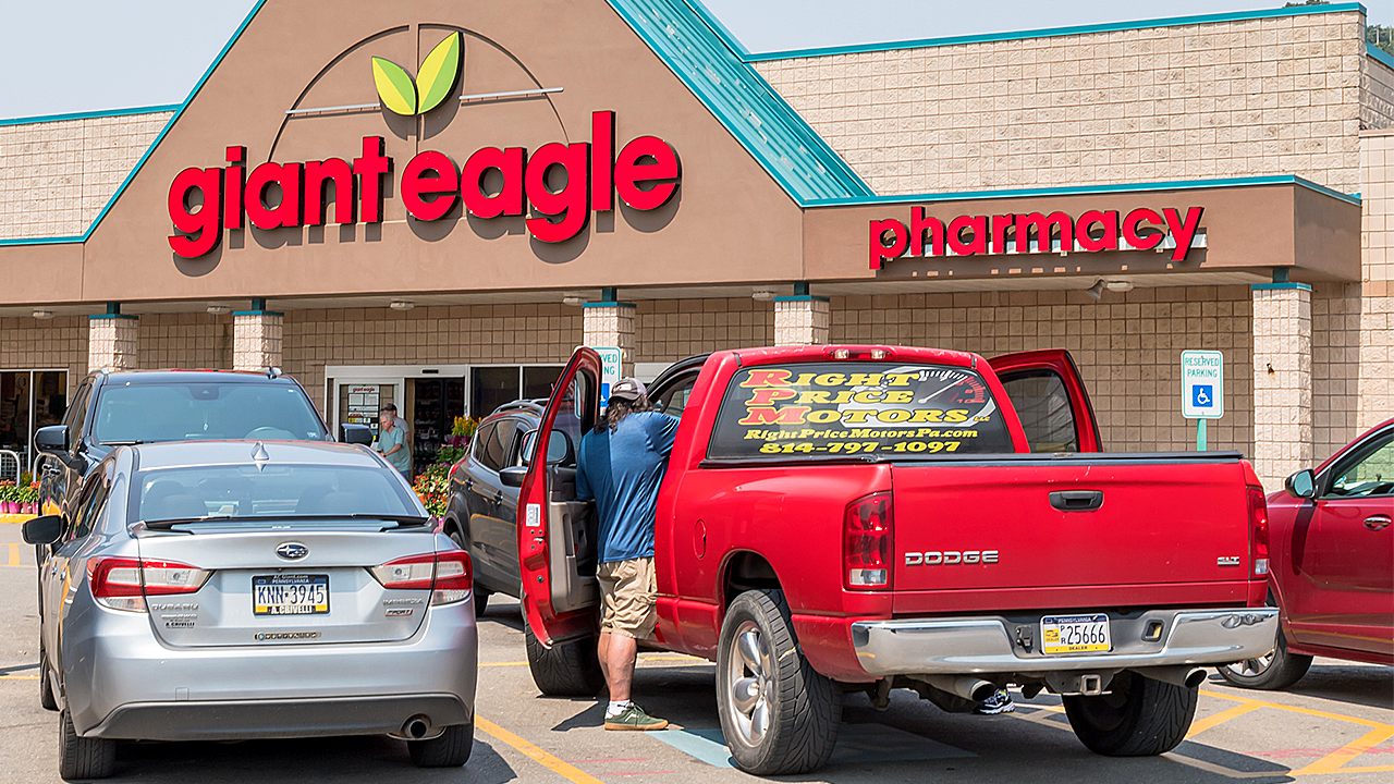 Giant Eagle to cut prices on 300 products this summer, Trump says