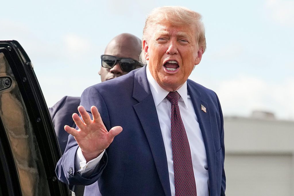 Trump’s Government Filing Just Revealed $1.4 Billion in Crypto Earnings Last Year, And His Stablecoin Is Already Under Scrutiny