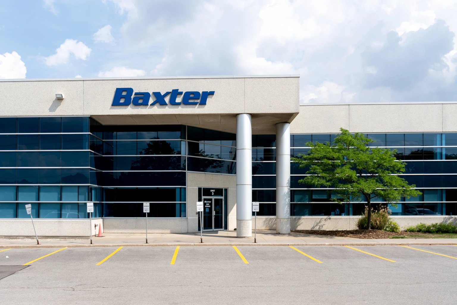 Baxter Stock: The Chart Points Higher, Valuation & Growth Are Less Appealing (NYSE:BAX)
